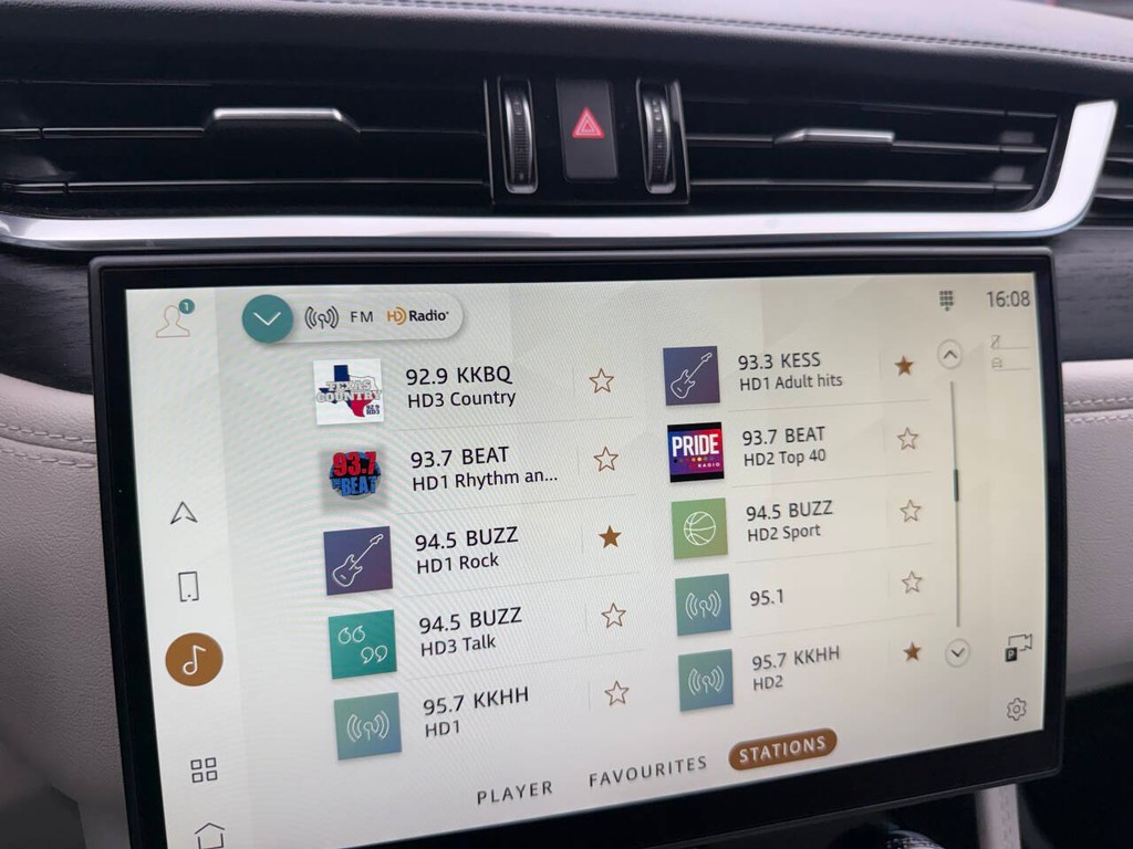 Jaguar F-PACE Vehicle Full-screen Gallery Image 25