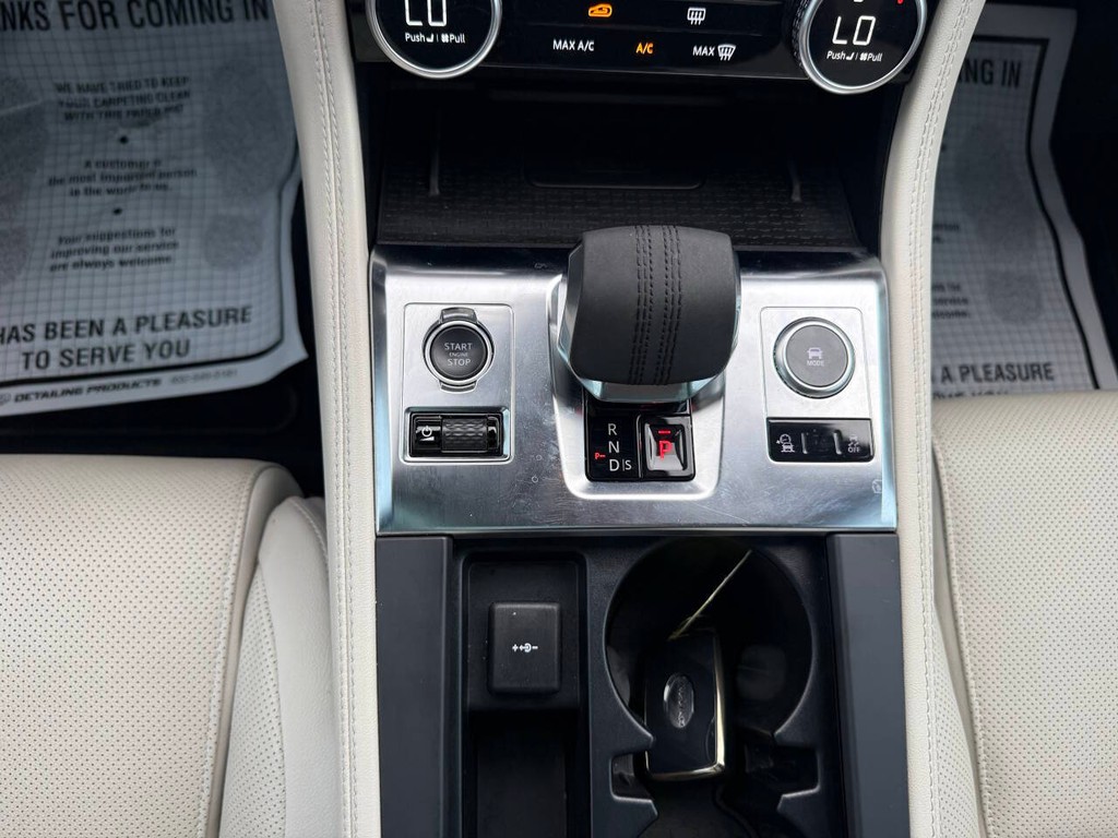 Jaguar F-PACE Vehicle Full-screen Gallery Image 28