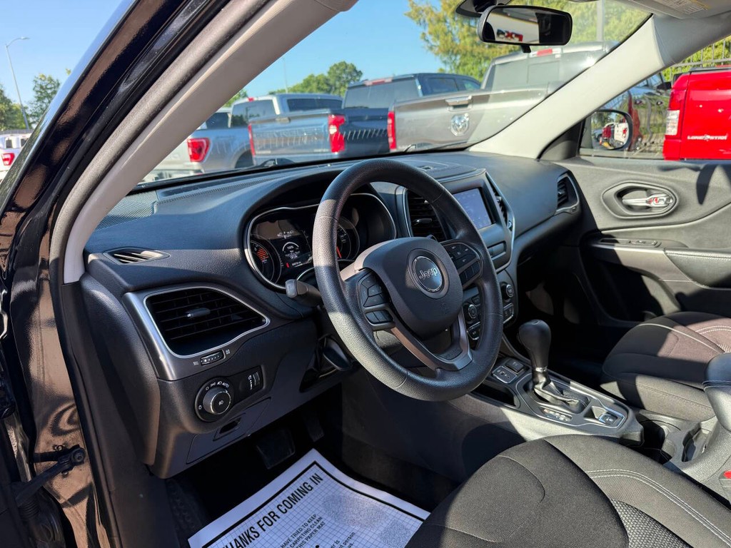 Jeep Cherokee Vehicle Full-screen Gallery Image 06