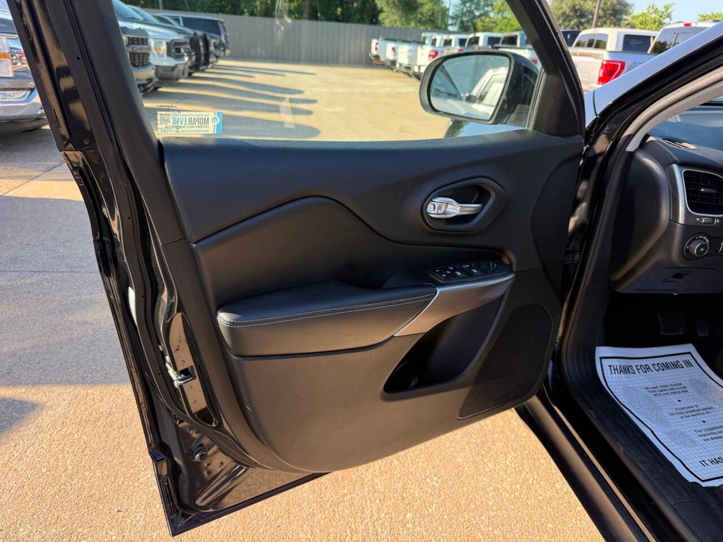 Jeep Cherokee Vehicle Full-screen Gallery Image 08
