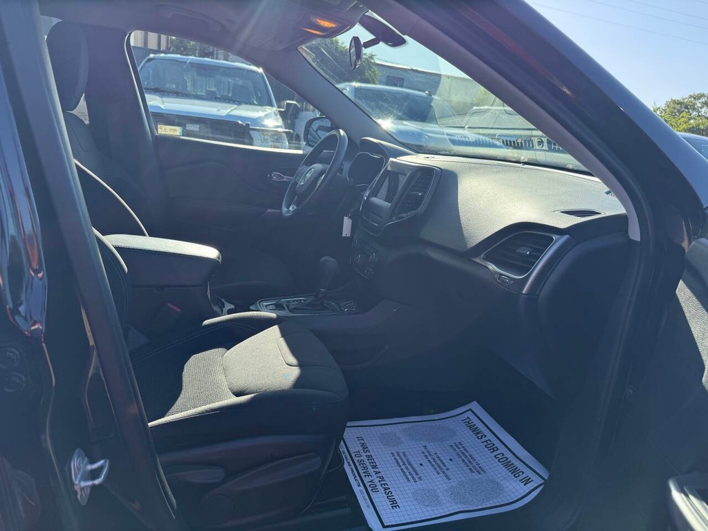 Jeep Cherokee Vehicle Full-screen Gallery Image 10