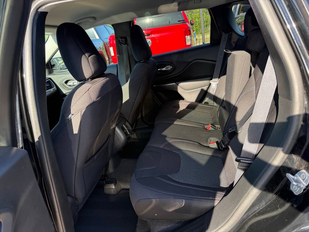 Jeep Cherokee Vehicle Full-screen Gallery Image 13