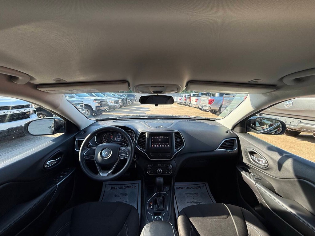 Jeep Cherokee Vehicle Full-screen Gallery Image 18