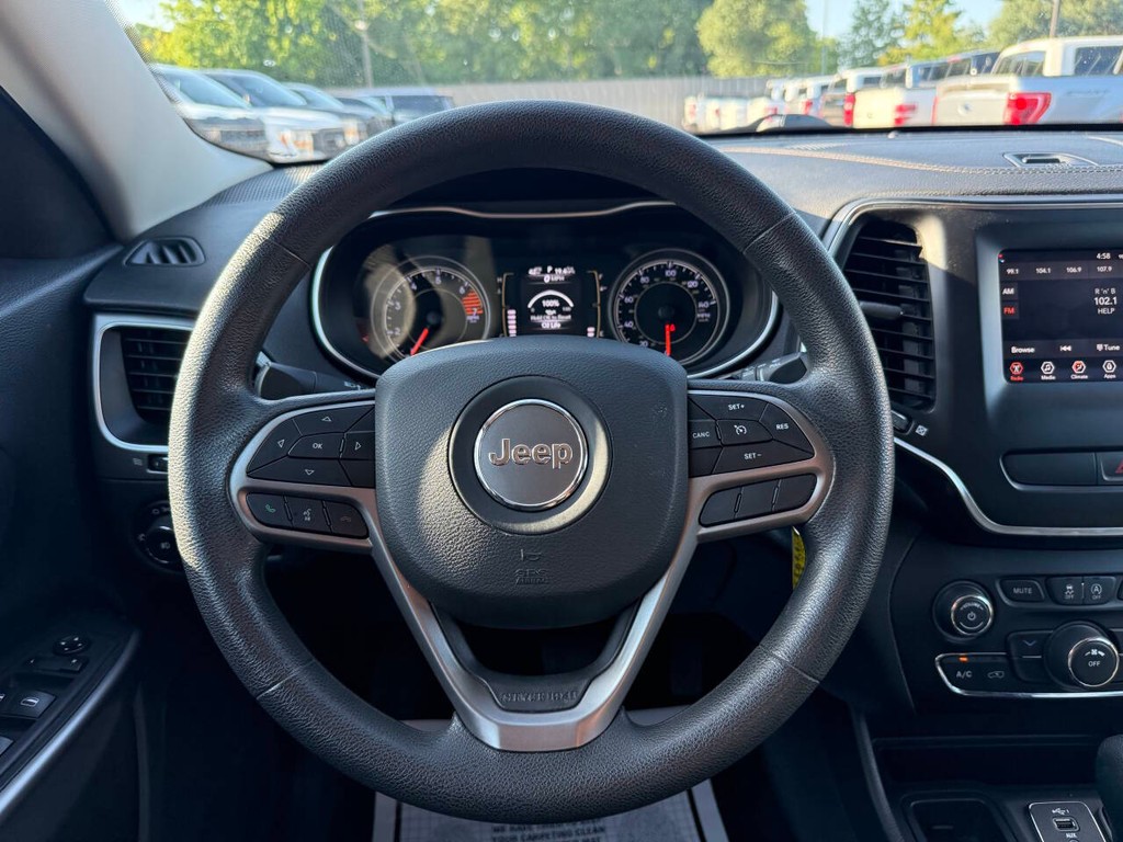 Jeep Cherokee Vehicle Full-screen Gallery Image 22