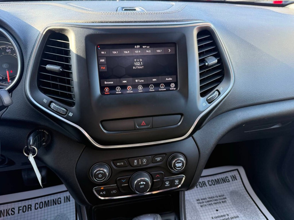 Jeep Cherokee Vehicle Full-screen Gallery Image 24