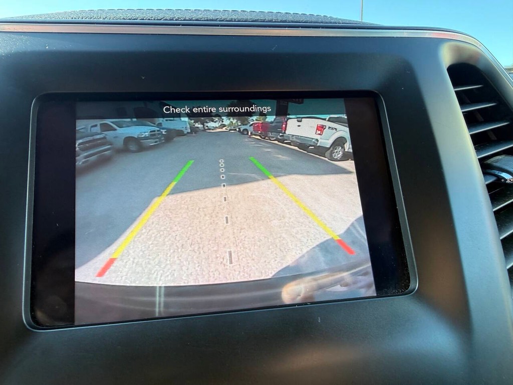 Jeep Cherokee Vehicle Full-screen Gallery Image 26