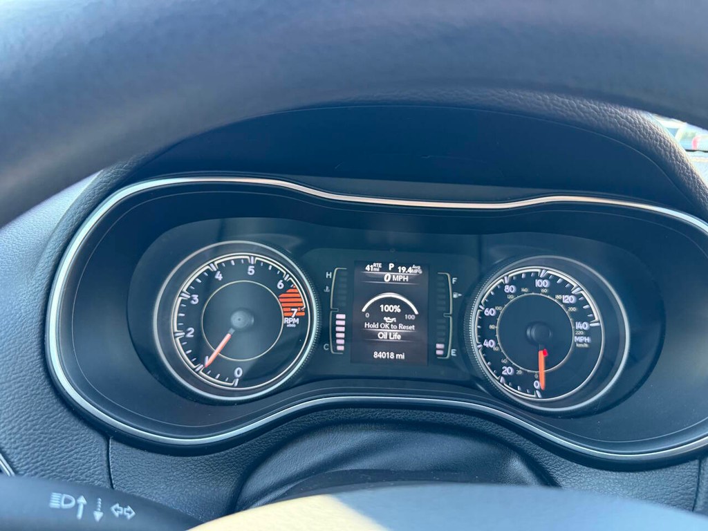 Jeep Cherokee Vehicle Full-screen Gallery Image 31