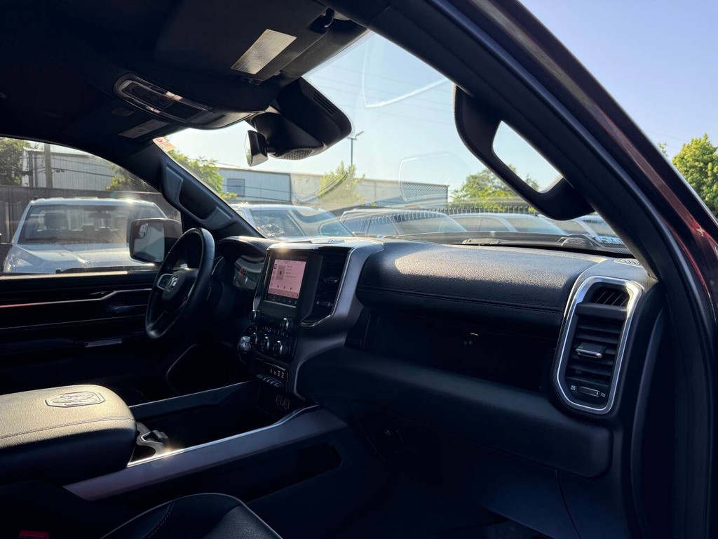 Ram 1500 Vehicle Full-screen Gallery Image 09