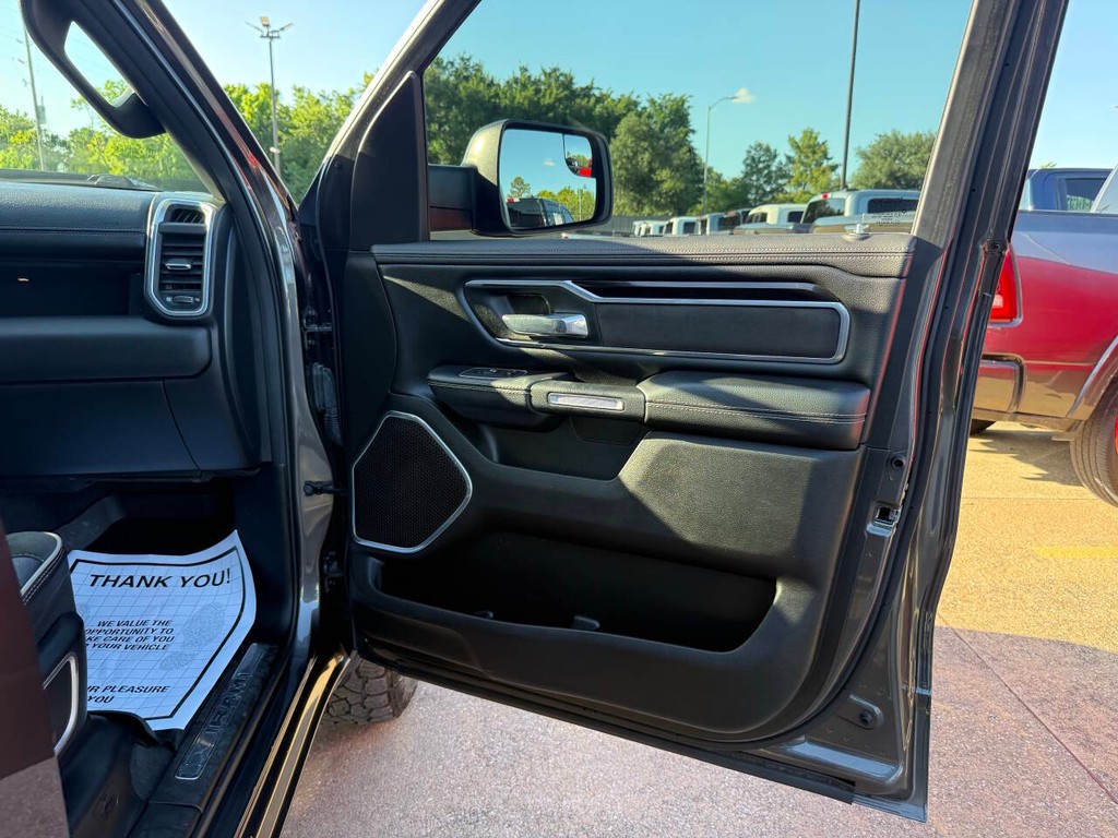 Ram 1500 Vehicle Full-screen Gallery Image 11