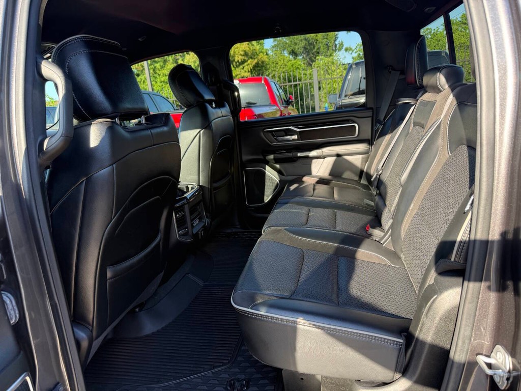 Ram 1500 Vehicle Full-screen Gallery Image 13
