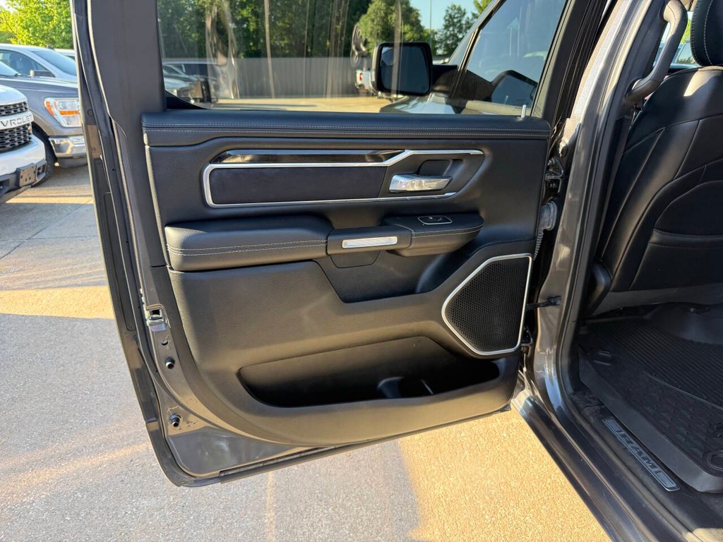 Ram 1500 Vehicle Full-screen Gallery Image 14