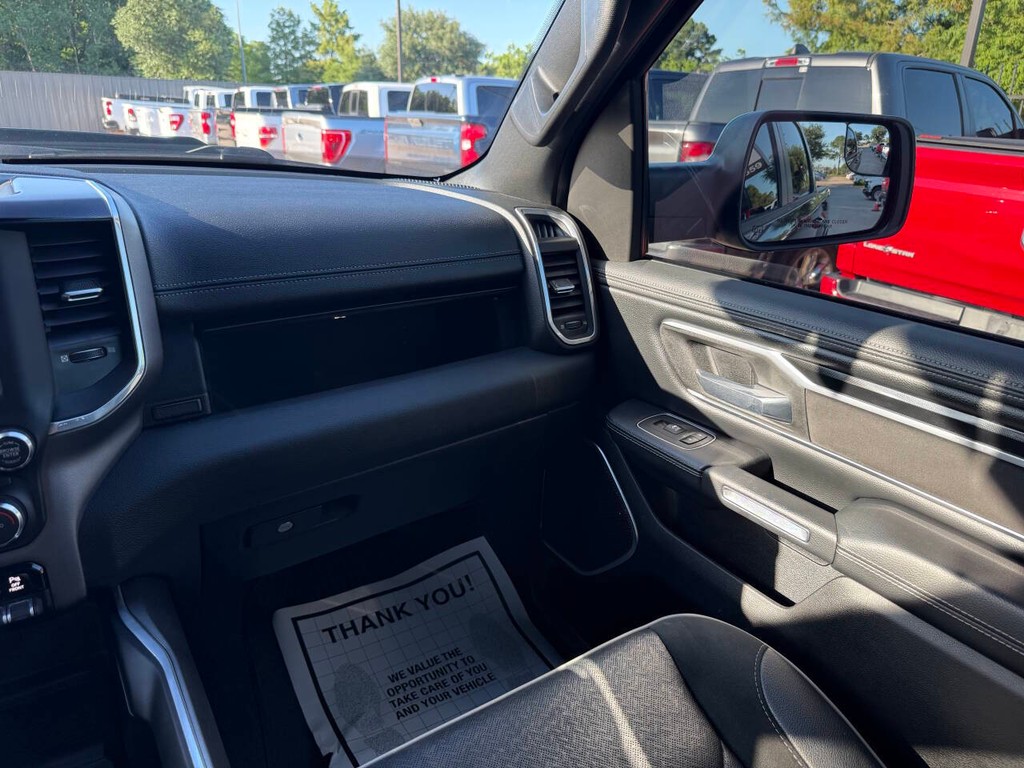 Ram 1500 Vehicle Full-screen Gallery Image 20