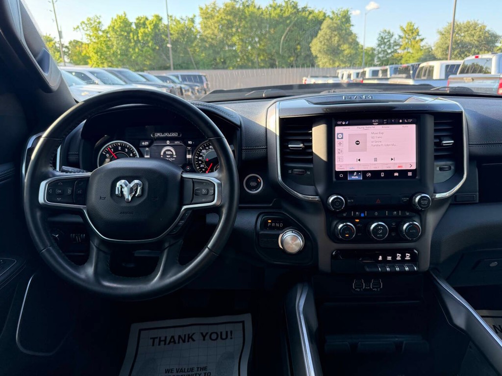Ram 1500 Vehicle Full-screen Gallery Image 21
