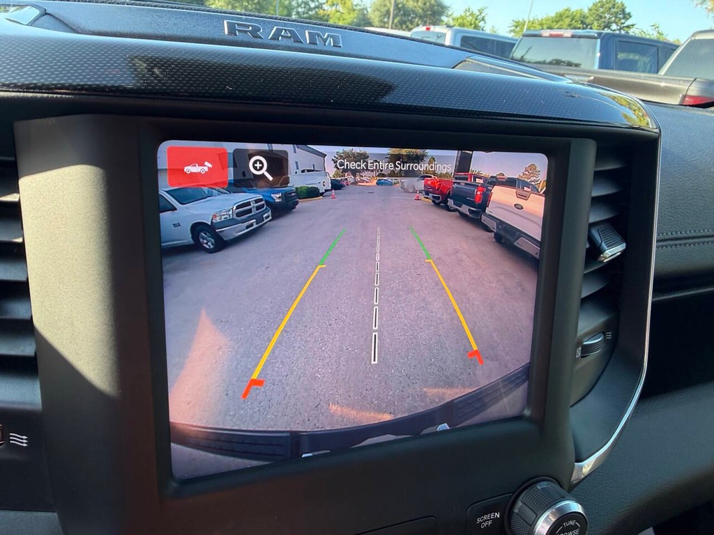 Ram 1500 Vehicle Full-screen Gallery Image 26