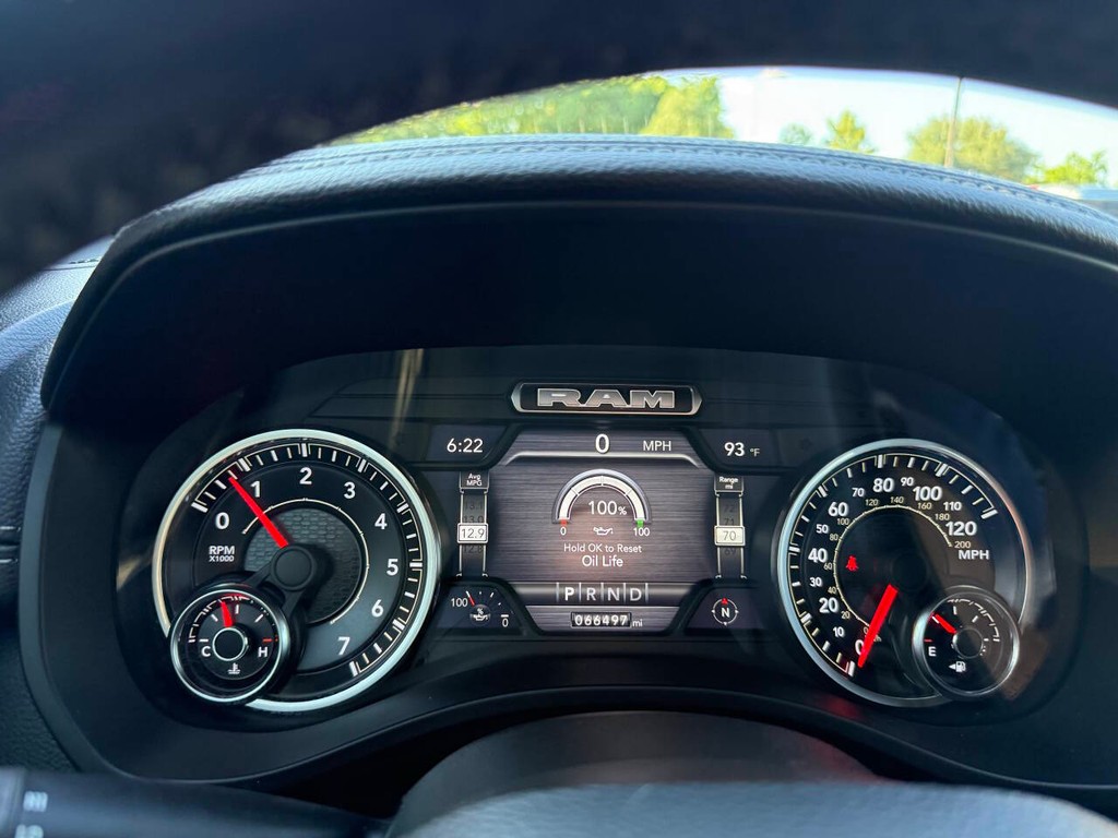 Ram 1500 Vehicle Full-screen Gallery Image 32