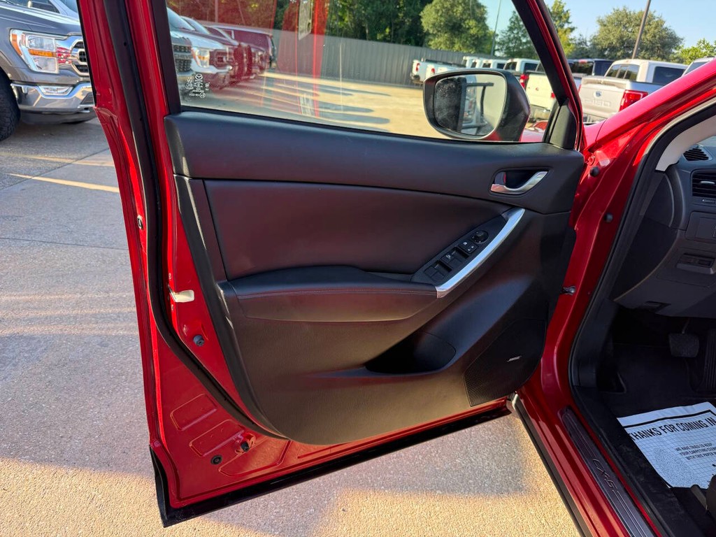 Mazda CX-5 Vehicle Full-screen Gallery Image 08
