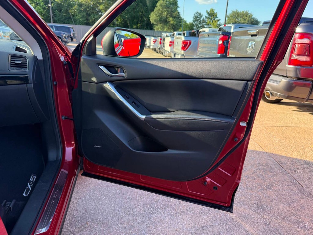 Mazda CX-5 Vehicle Full-screen Gallery Image 11