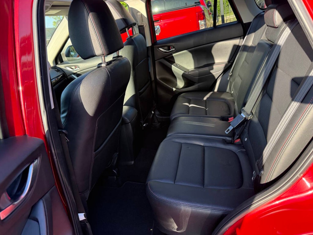 Mazda CX-5 Vehicle Full-screen Gallery Image 13