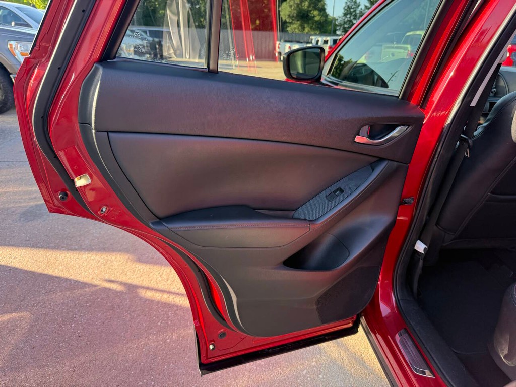 Mazda CX-5 Vehicle Full-screen Gallery Image 14