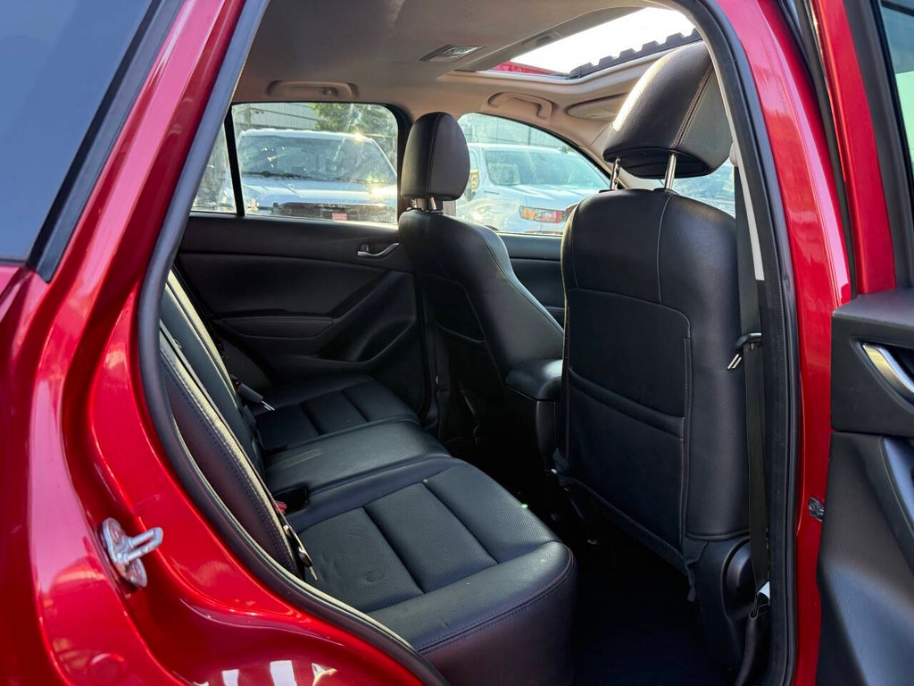 Mazda CX-5 Vehicle Full-screen Gallery Image 15