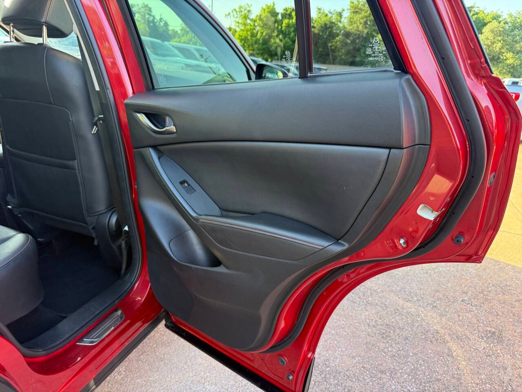Mazda CX-5 Vehicle Full-screen Gallery Image 16