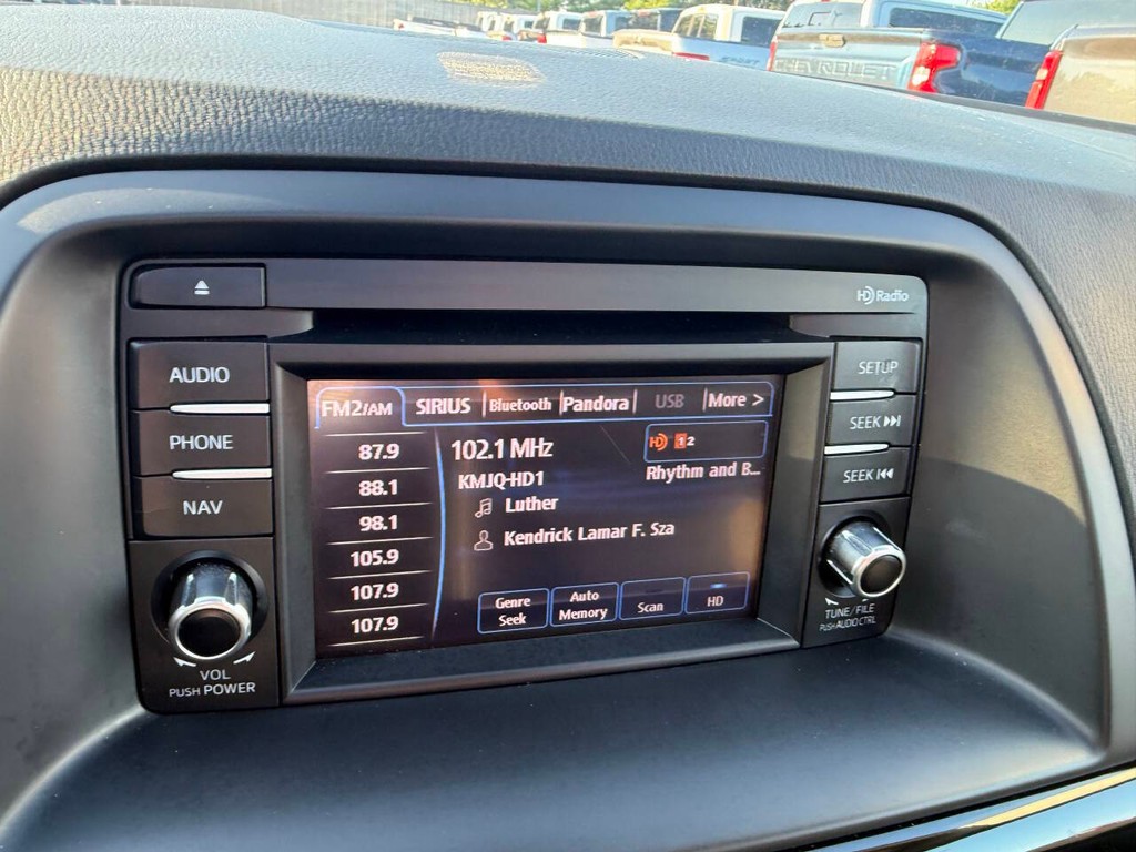 Mazda CX-5 Vehicle Full-screen Gallery Image 25
