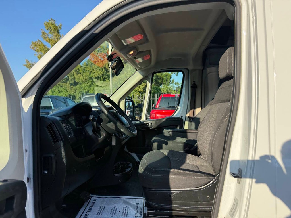 Ram ProMaster Cargo Van Vehicle Full-screen Gallery Image 08