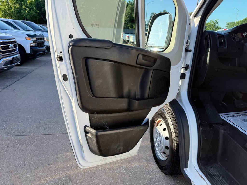 Ram ProMaster Cargo Van Vehicle Full-screen Gallery Image 09