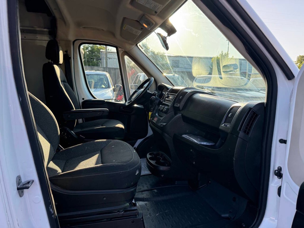 Ram ProMaster Cargo Van Vehicle Full-screen Gallery Image 11