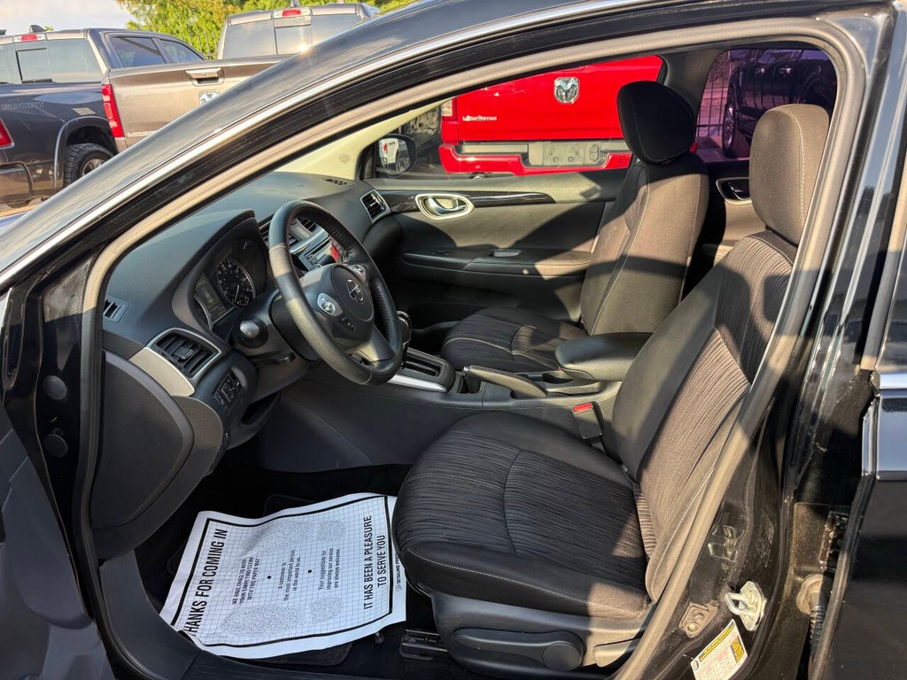Nissan Sentra Vehicle Full-screen Gallery Image 07
