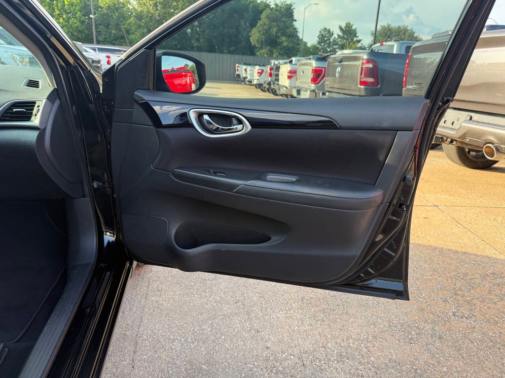 Nissan Sentra Vehicle Full-screen Gallery Image 11