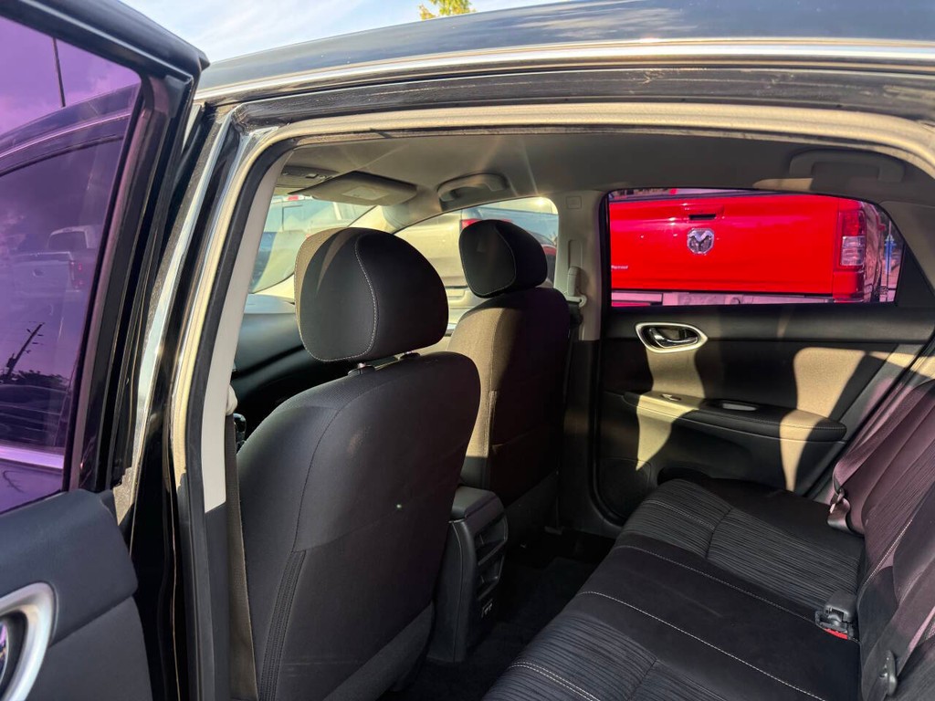 Nissan Sentra Vehicle Full-screen Gallery Image 12