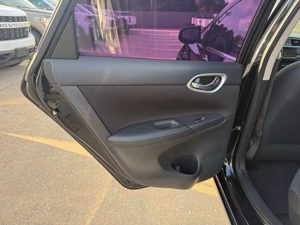 Nissan Sentra Vehicle Full-screen Gallery Image 14