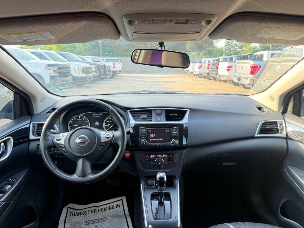 Nissan Sentra Vehicle Full-screen Gallery Image 17
