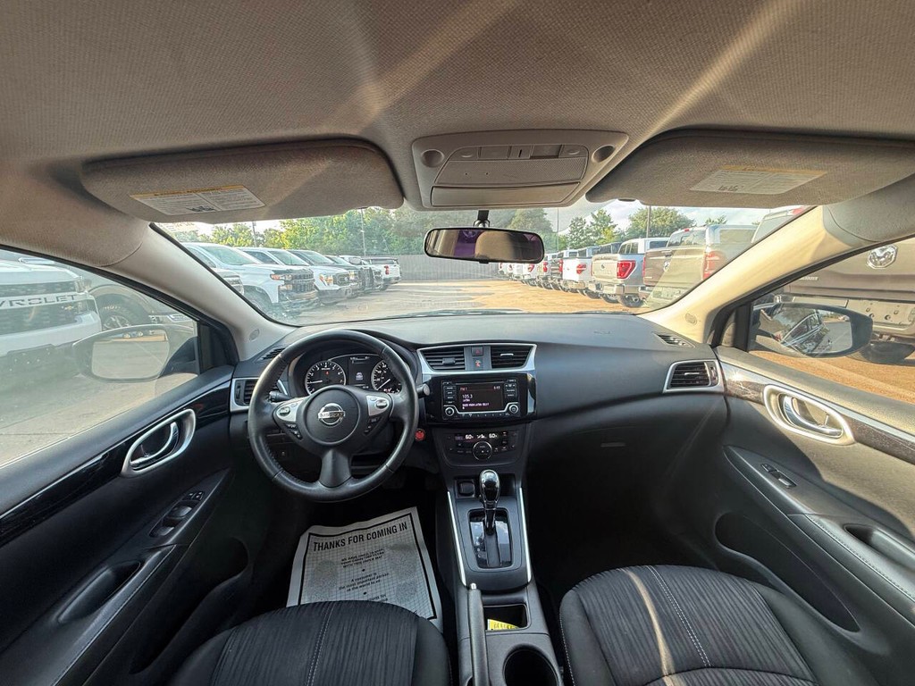 Nissan Sentra Vehicle Full-screen Gallery Image 18
