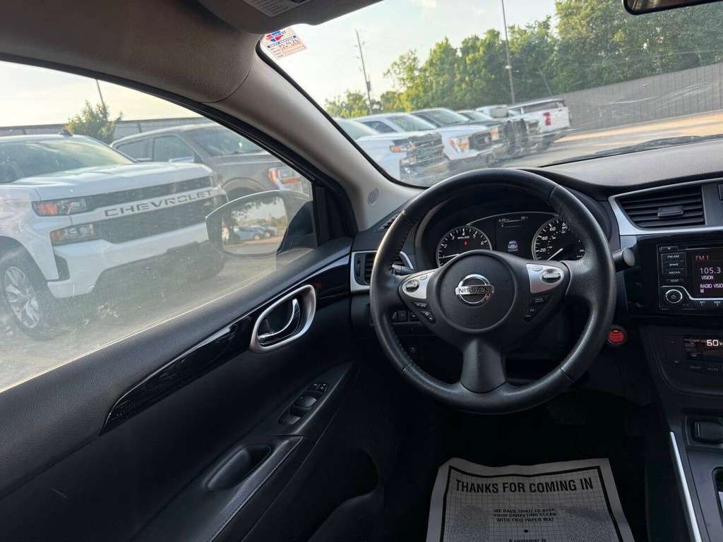 Nissan Sentra Vehicle Full-screen Gallery Image 19
