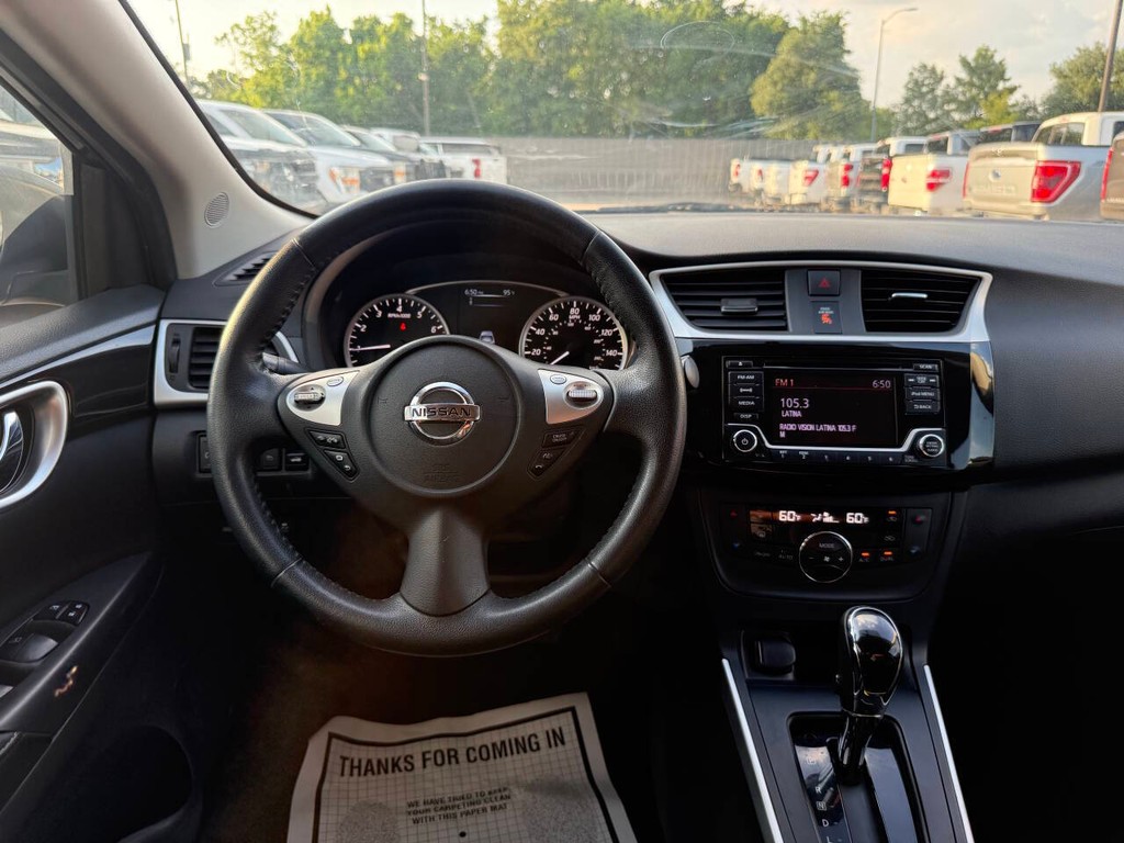 Nissan Sentra Vehicle Full-screen Gallery Image 21