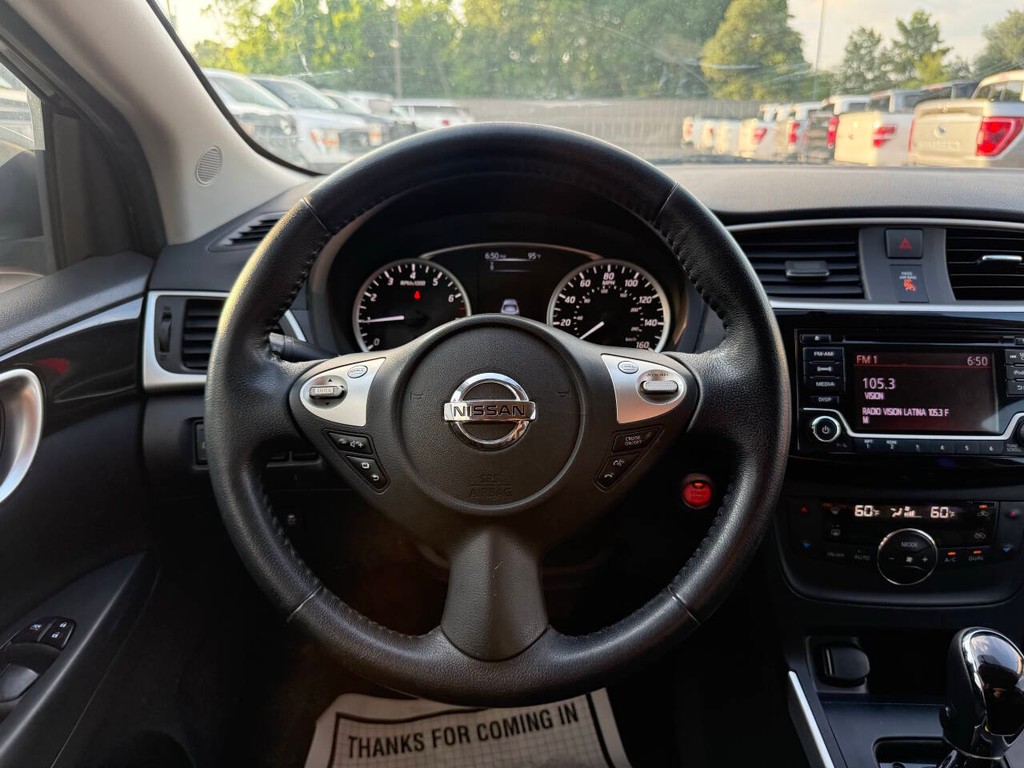 Nissan Sentra Vehicle Full-screen Gallery Image 22