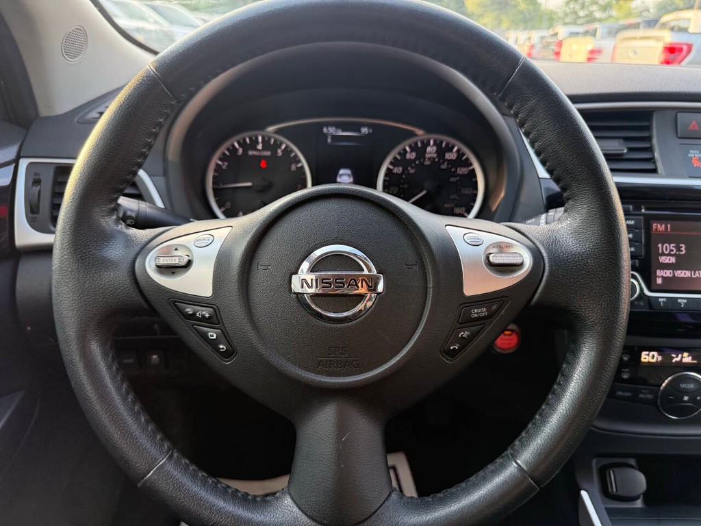 Nissan Sentra Vehicle Full-screen Gallery Image 23