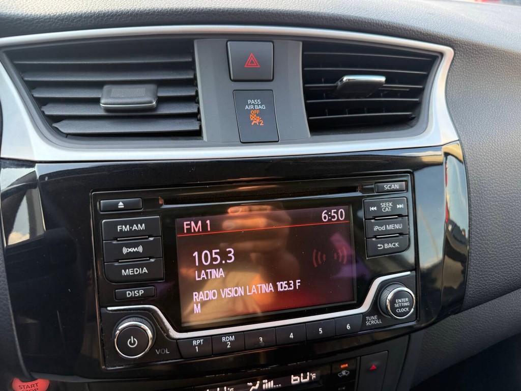 Nissan Sentra Vehicle Full-screen Gallery Image 25