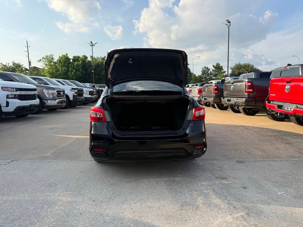 Nissan Sentra Vehicle Full-screen Gallery Image 36