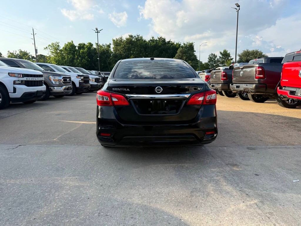 Nissan Sentra Vehicle Full-screen Gallery Image 37