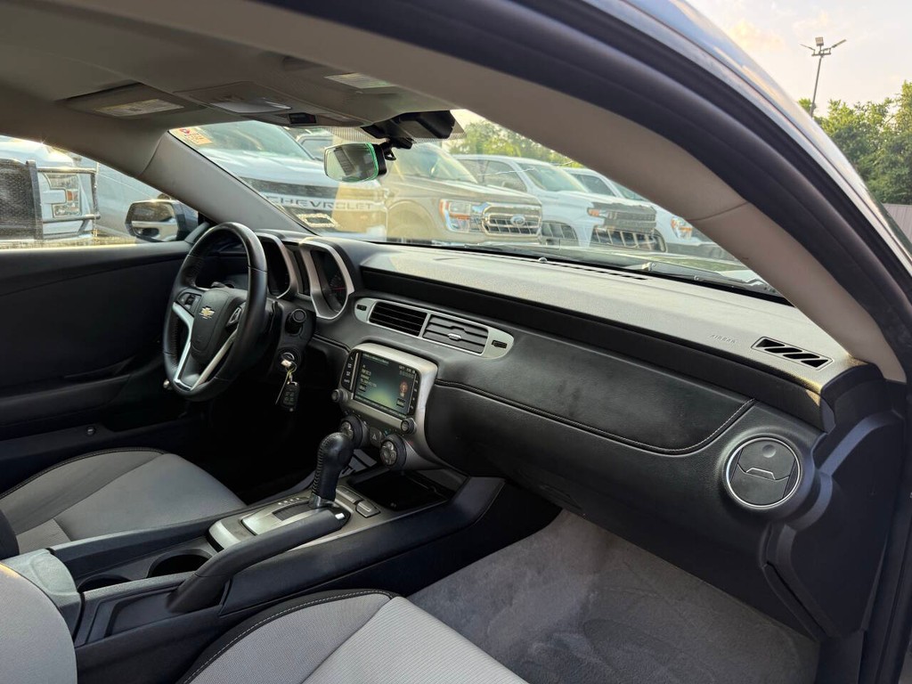 Chevrolet Camaro Vehicle Full-screen Gallery Image 10