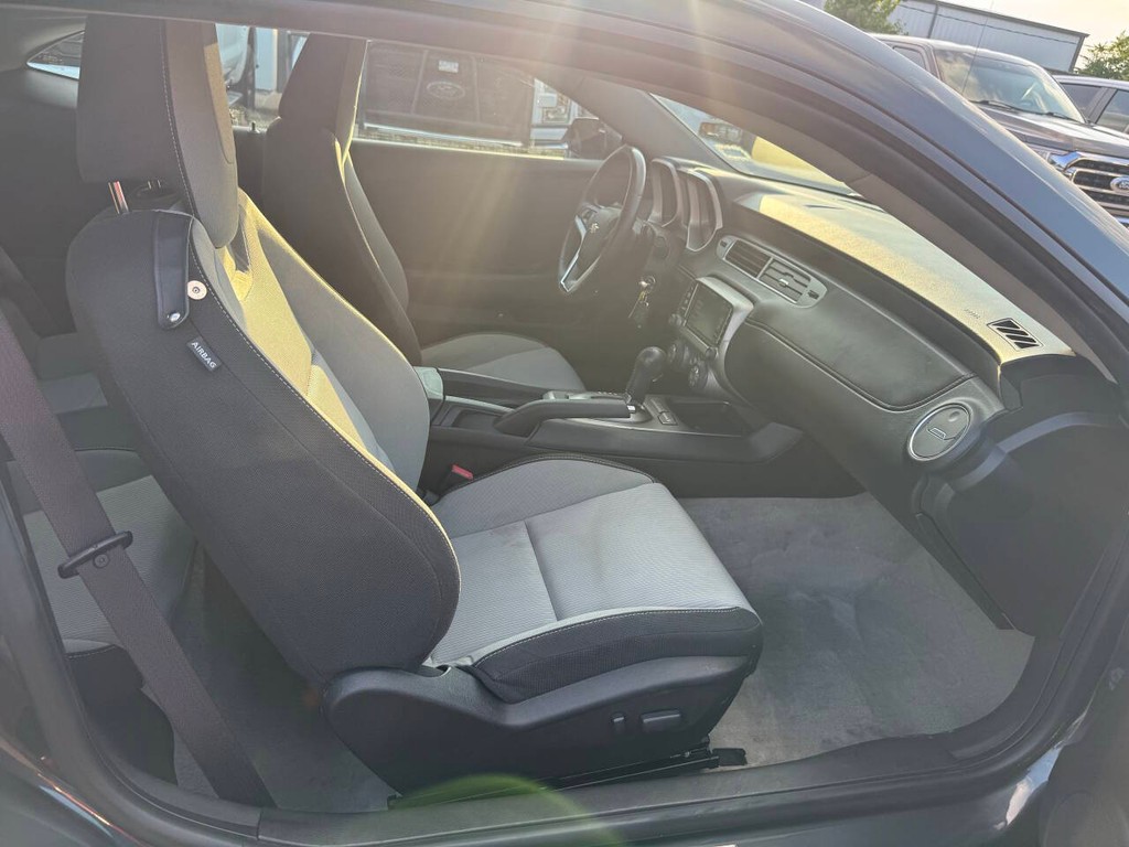 Chevrolet Camaro Vehicle Full-screen Gallery Image 11
