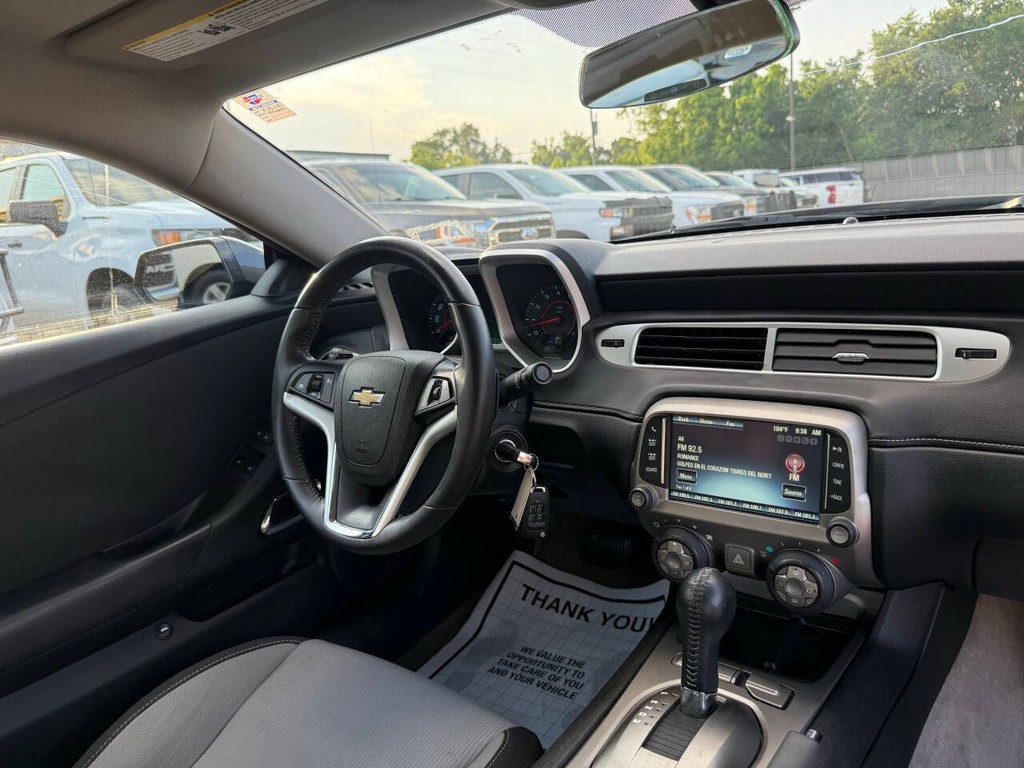 Chevrolet Camaro Vehicle Full-screen Gallery Image 16