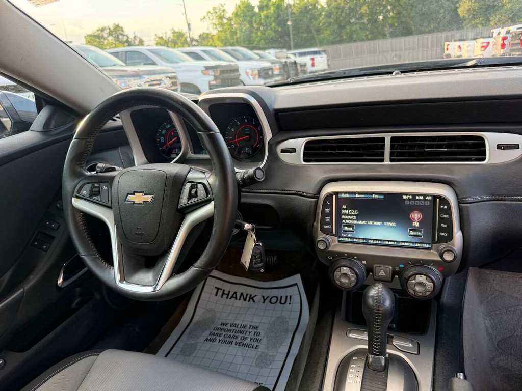 Chevrolet Camaro Vehicle Full-screen Gallery Image 17