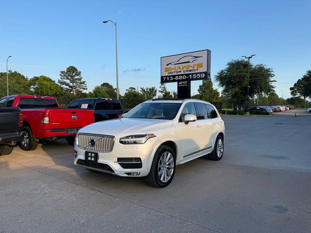 Volvo XC90 Vehicle Full-screen Gallery Image 03