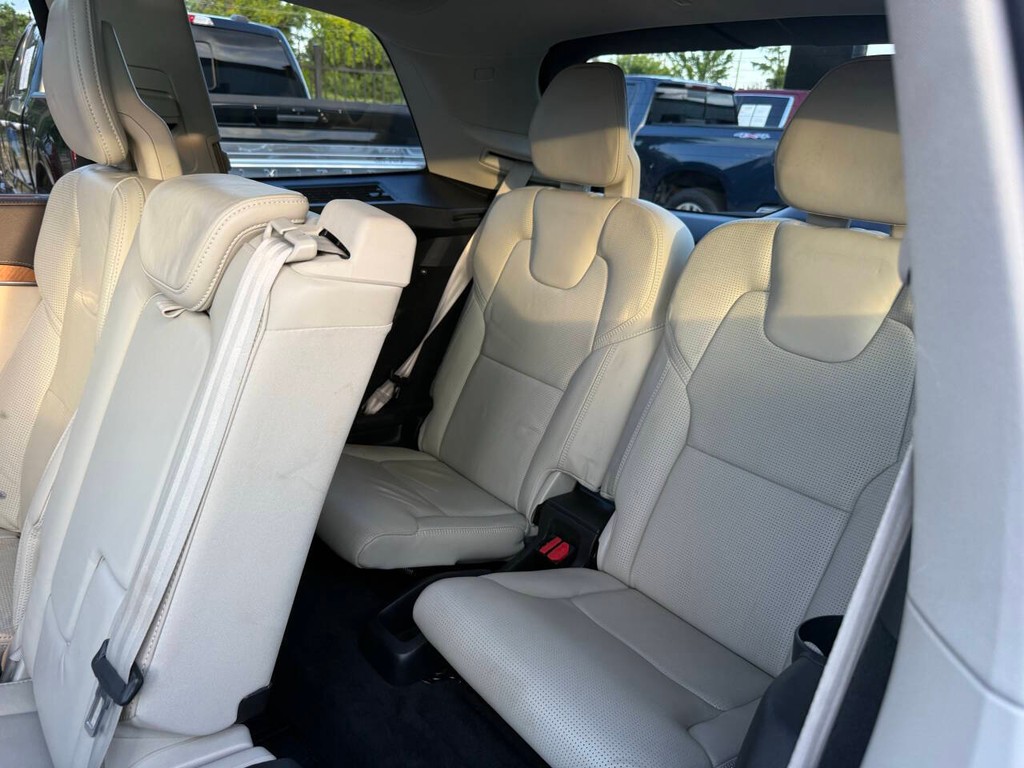 Volvo XC90 Vehicle Full-screen Gallery Image 14