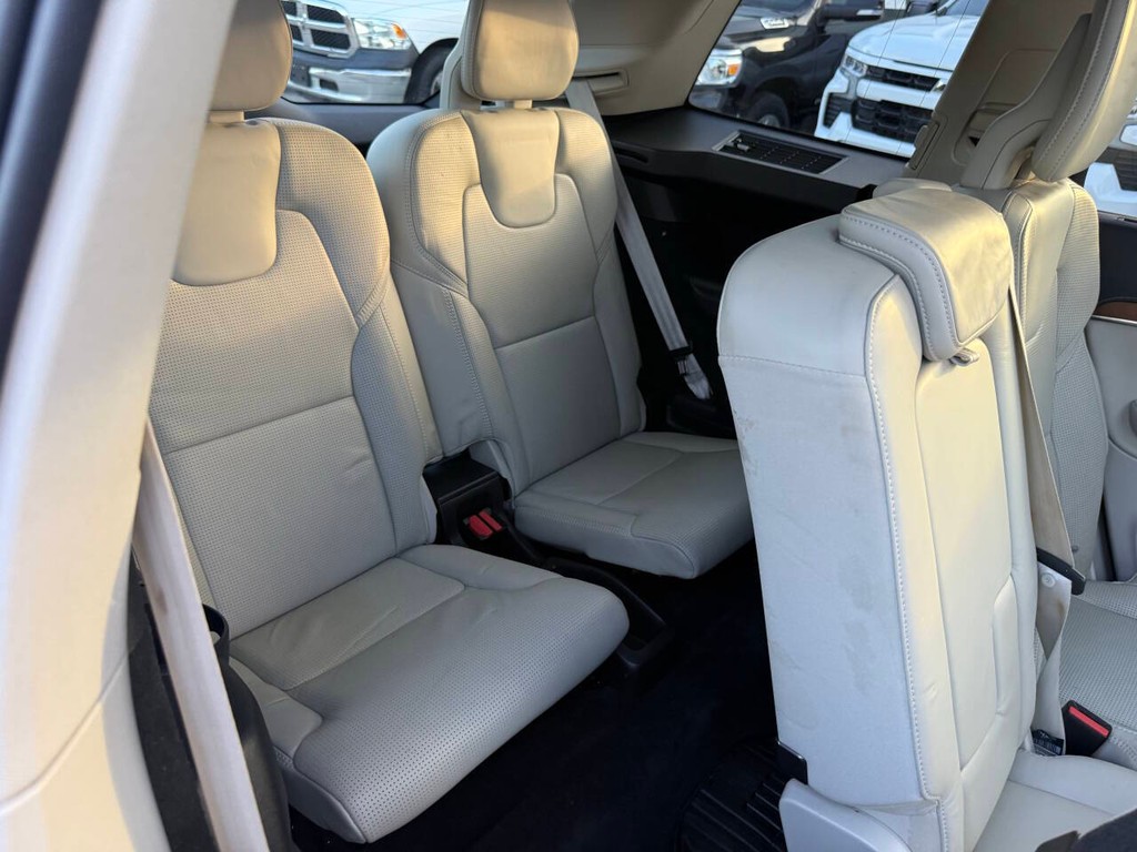 Volvo XC90 Vehicle Full-screen Gallery Image 17