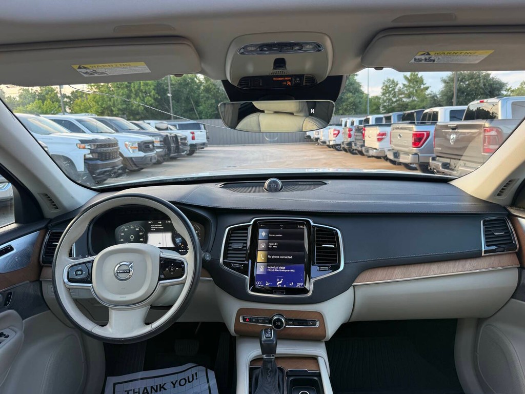Volvo XC90 Vehicle Full-screen Gallery Image 19